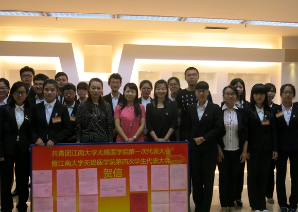 图7.与会嘉宾合影