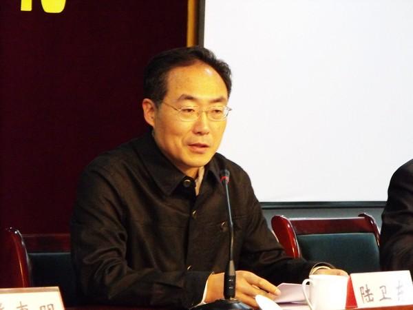 无锡市教育局局长陆卫东介绍当前无锡市基础教育的发展情况