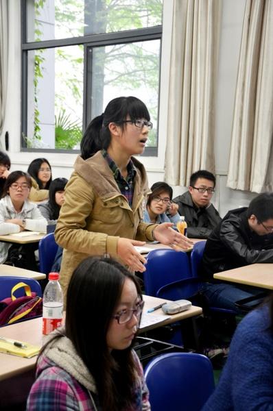 至善生现场提问，与少年班学员互动交流