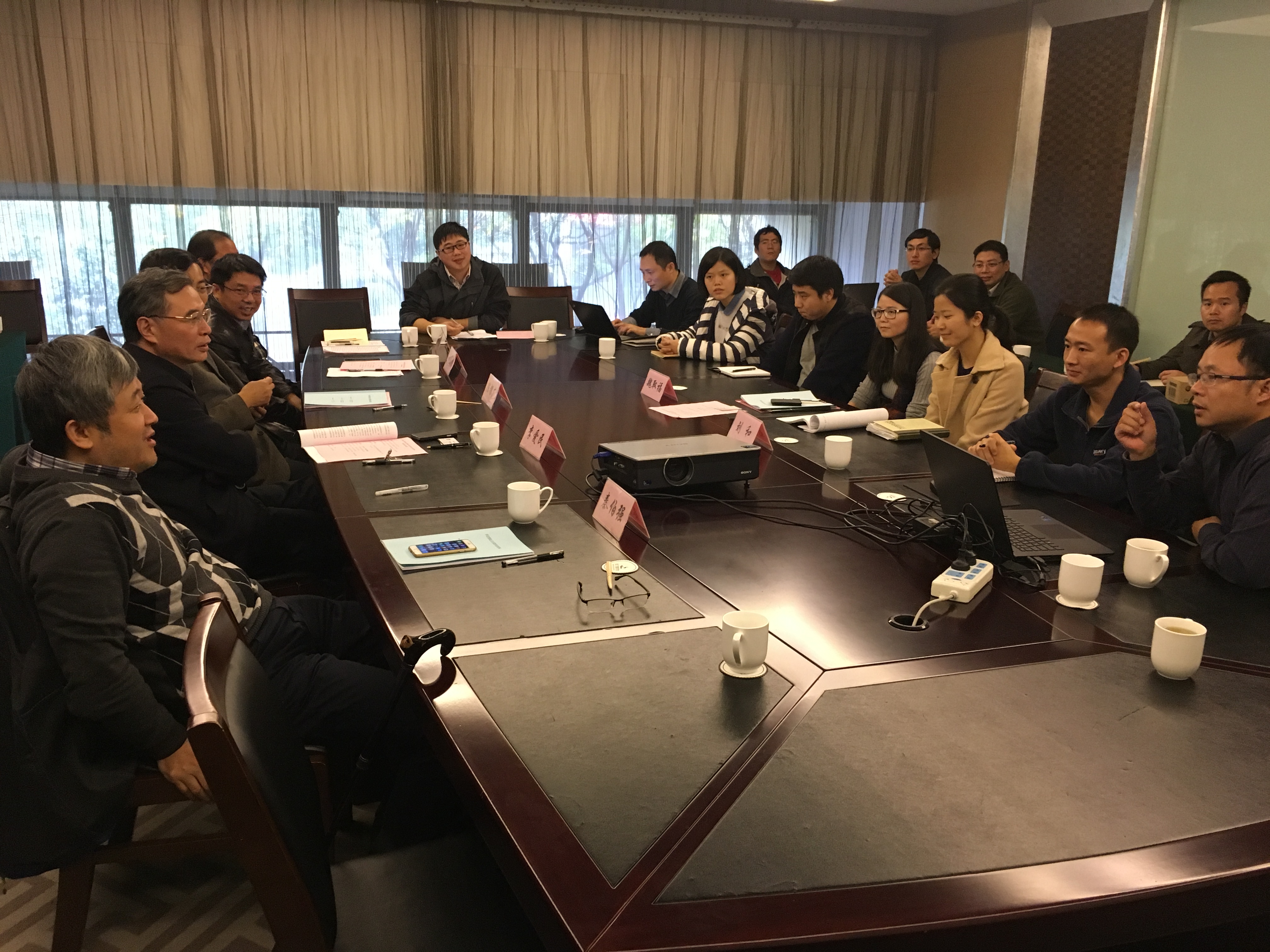 专家召开师生座谈会