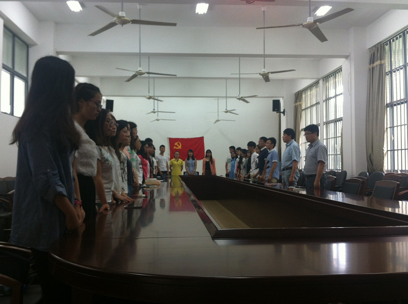 学院新党员入党宣誓仪式