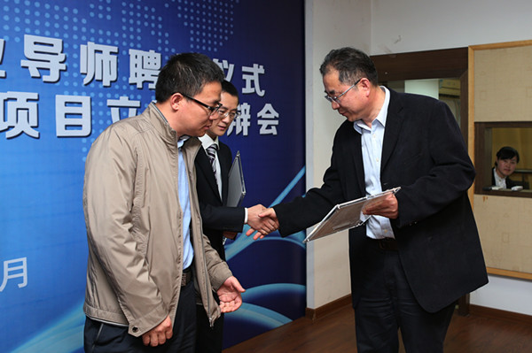 现场颁发江南大学创业导师聘书