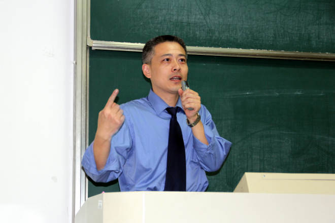 陆光曦检察官作报告