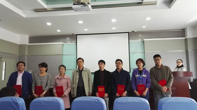 王鸿博院长颁发三等奖
