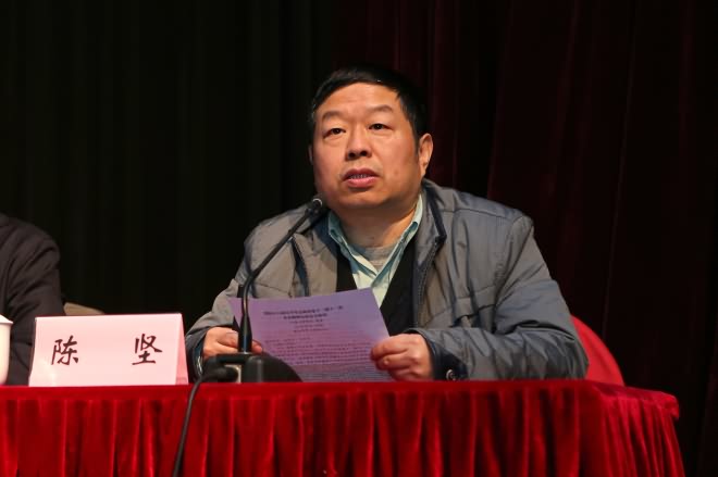 校长陈坚主持宣讲会