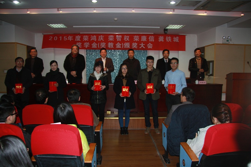 教师与学生代表领奖