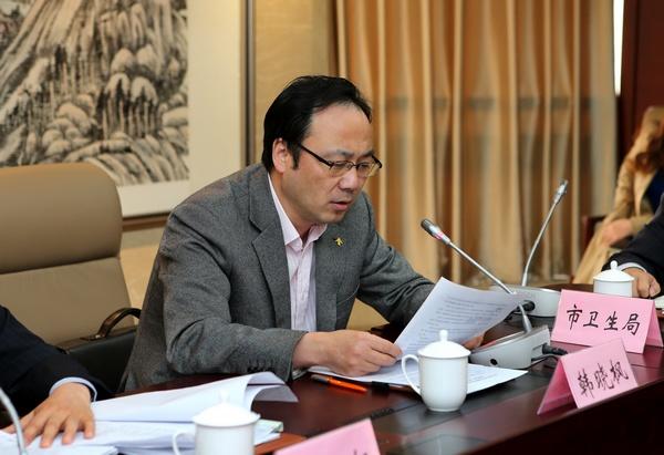 医学院院长韩晓枫做工作汇报