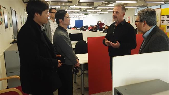 图一 参观普利茅斯大学视觉传达工作室