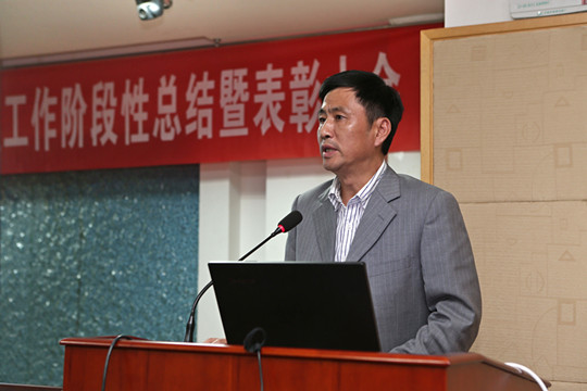 校党委常委、组织部部长戴月波主持会议