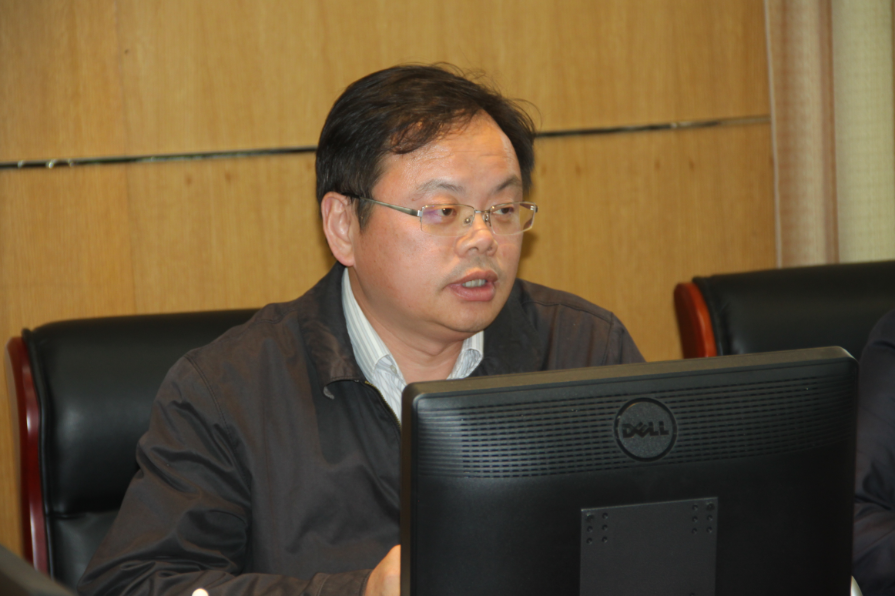 李江华教授作报告