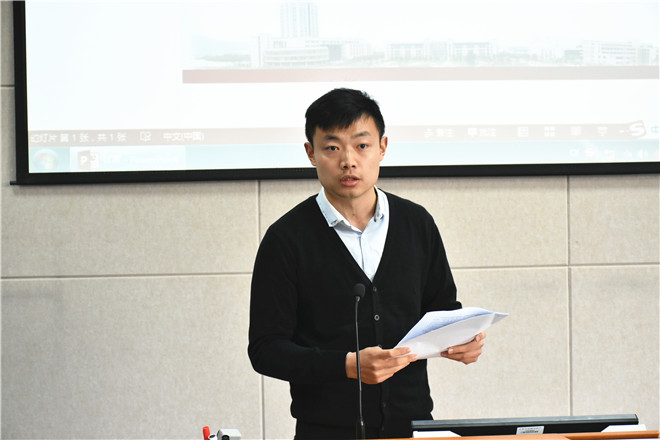 刘奔老师介绍本年度体育工作积分管理办法