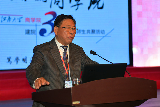 开幕式上,中国工程院院士、合肥工业大学杨善林教授做主旨报告