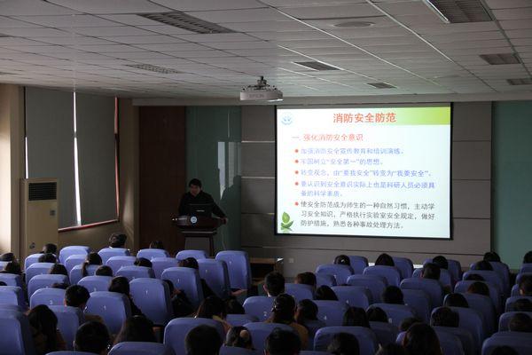 保卫处处长杨杰作校园消防安全讲座