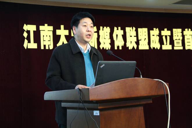 党委宣传部部长倪松涛主持仪式
