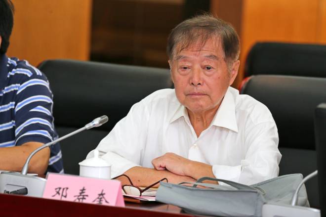 老校友邓寿奎发言