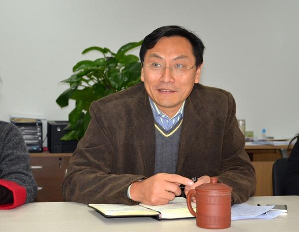 校长助理、医学院党委书记吴正国介绍医学院建设进展情况