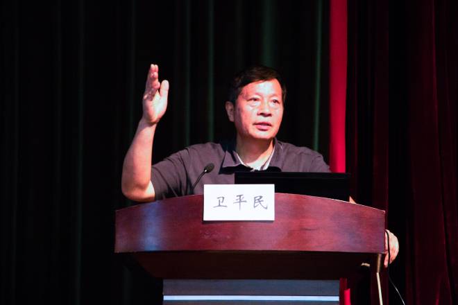 南京市中小学卫生保健所所长苏立新做精彩讲座