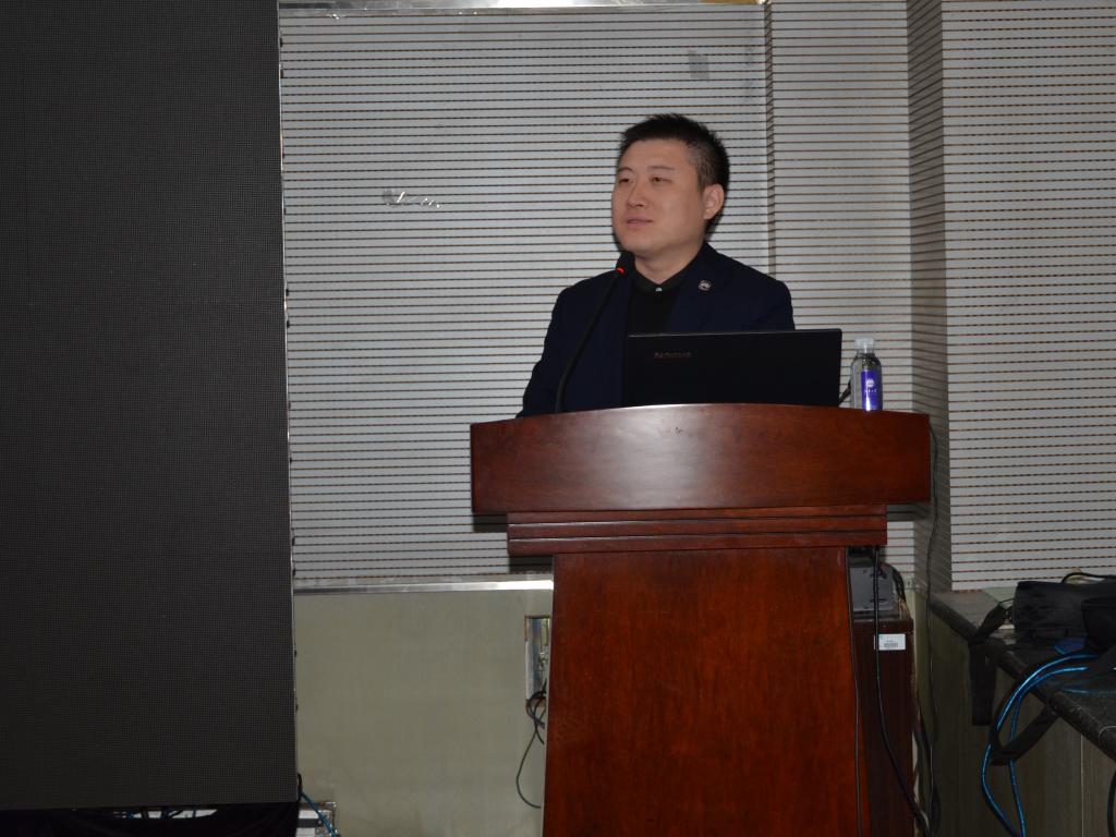 副院长刘立明教授做专题报告纺织科学与工程学院教授徐阳做专题报告