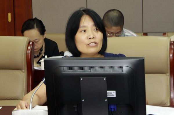 马克思主义学院副院长张云霞介绍课程专题讲座安排和讲师团情况