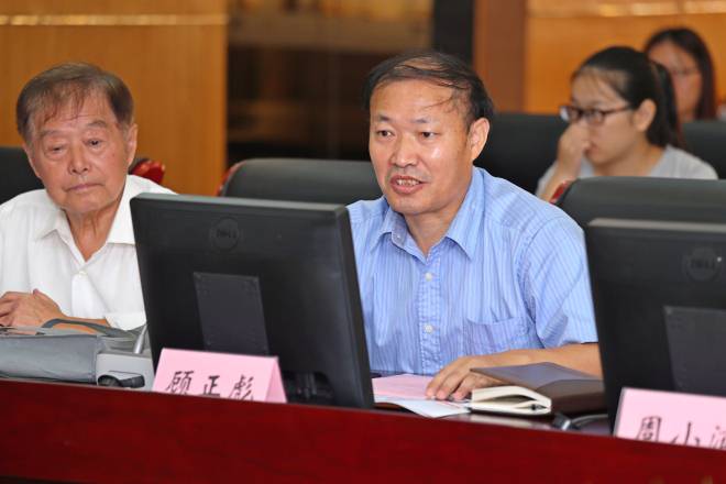 副校长顾正彪报告学校发展近况