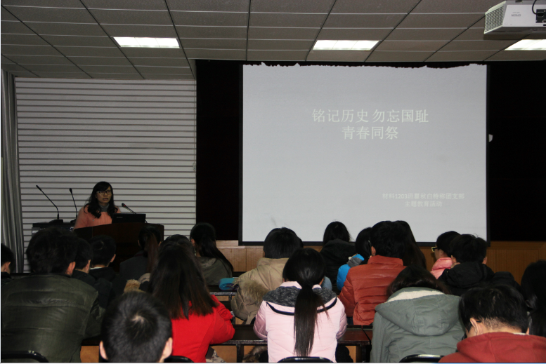 糜老师号召同学参加写心愿送花纸活动