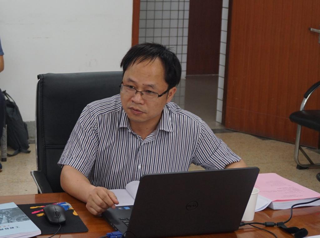 刘和教授汇报专业情况