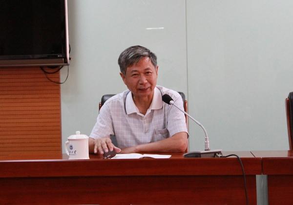 原校党委副书记娄国栋作点评