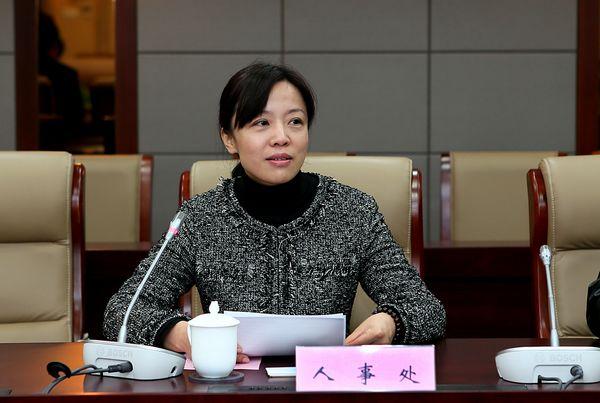 人事处处长张影陆主持仪式