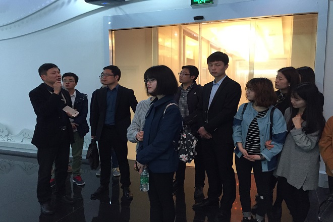 参观波司登展览馆