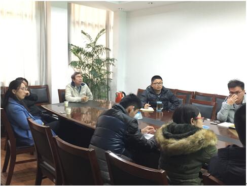 虞启明教授和师生进行学术交流