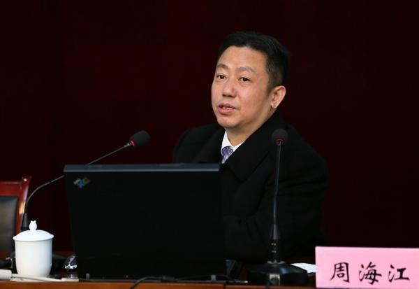 全国工商联副主席、红豆集团党委书记、总裁周海江作报告