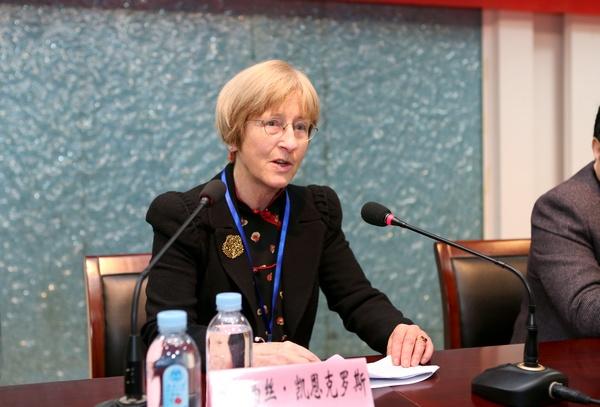 牛津大学艾克赛特学院院长弗朗西丝·凯恩克罗斯（Frances Cairncross）女士致辞