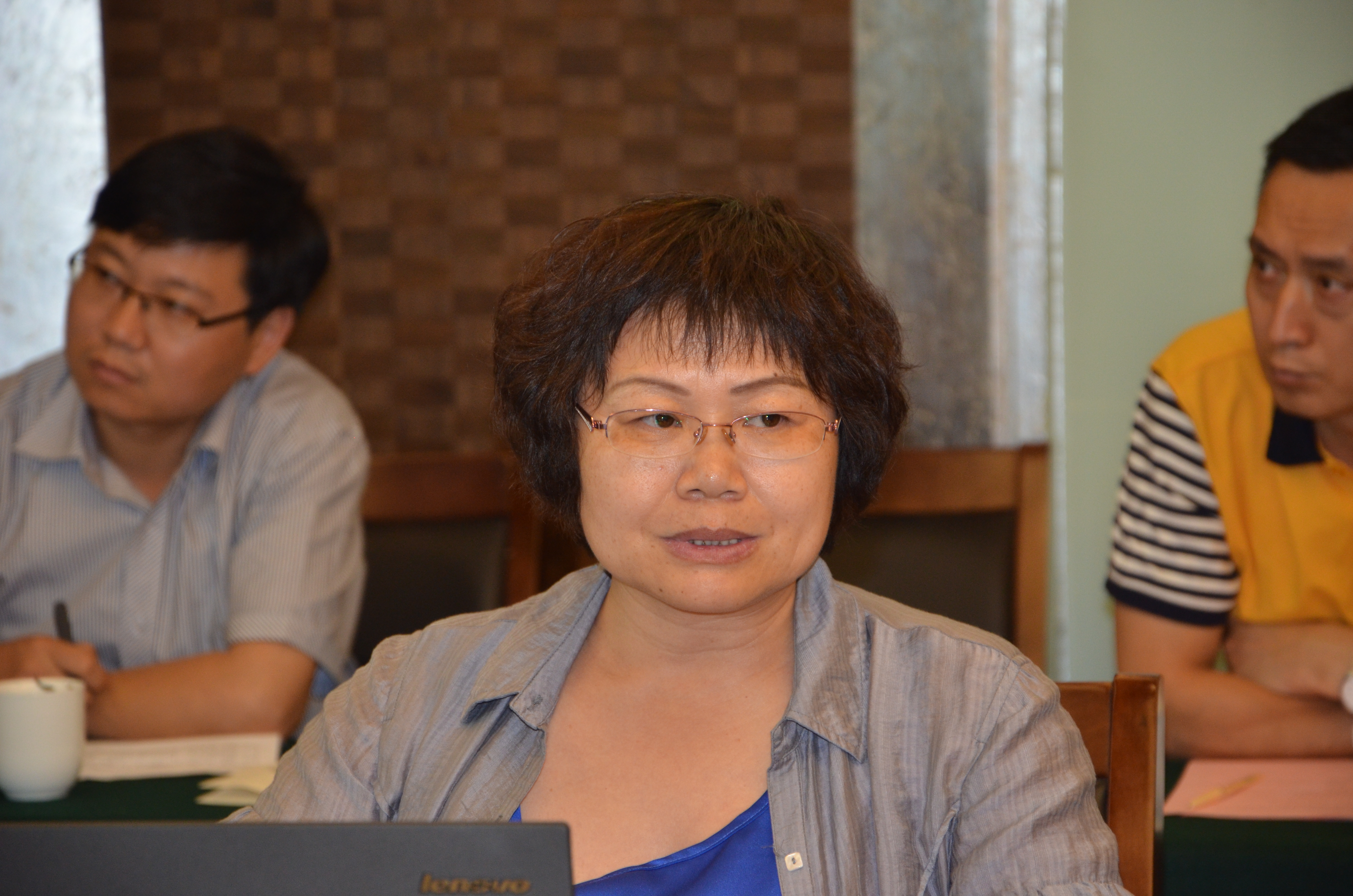 医学院副院长邱丽颖教授汇报