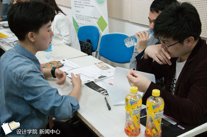 同学正在面试