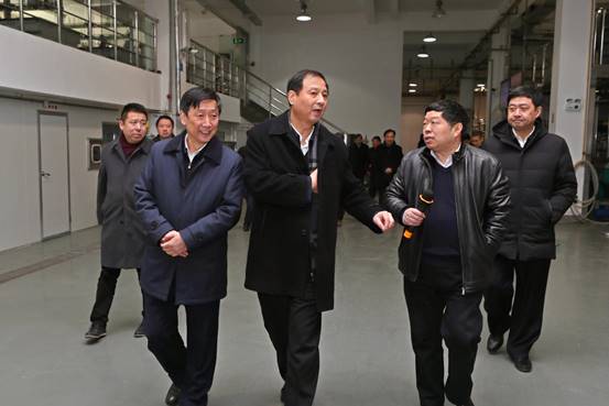 说明: 2参观国家工程实验室中试车间