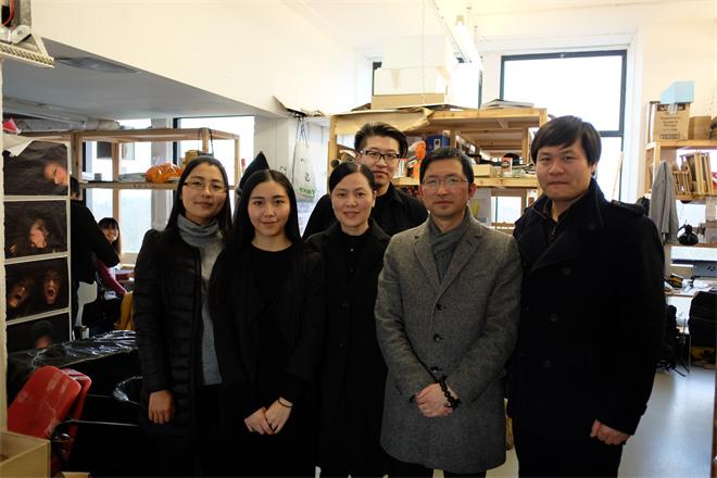 图五  皇家艺术学院学生工作室交流