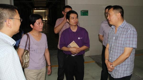 我校专业教师与企业技术人员交流