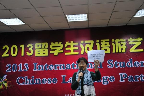 国际教育学院与北美学院党委书记刘丽霞与留学生们亲切互动