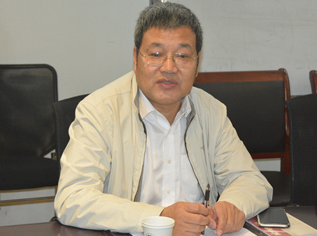 纪志成副校长作支部生活指导