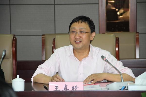 武器装备质量管理体系认证审核组组长王喜晴主持会议