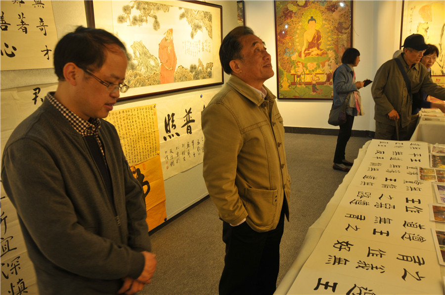 参观书画艺术市场