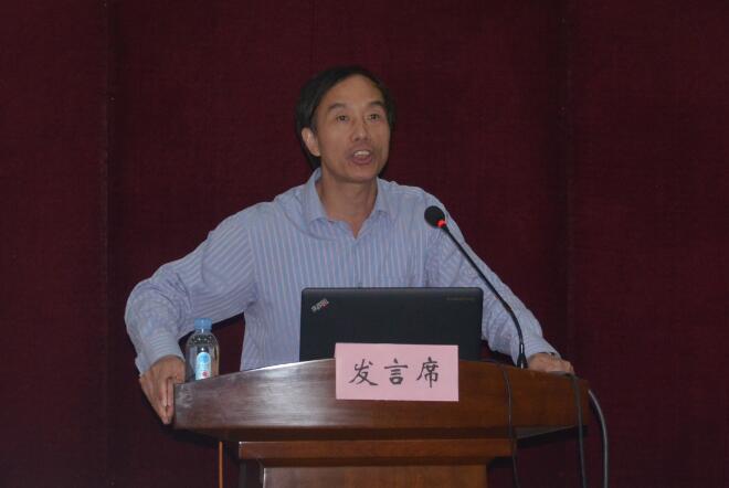 副校长金征宇向营员介绍江南大学研究生教育