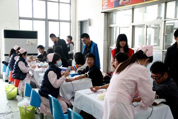 无偿献血，热血情深——记食品学院爱心献血活动