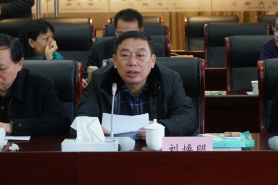 江南大学社科处处长、无锡老龄科学研究中心主任刘焕明做主题发言