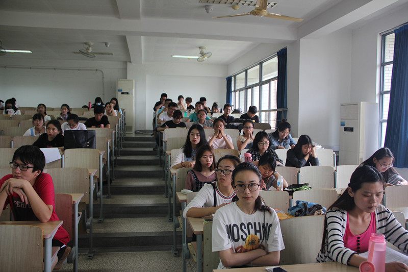 学院召开学生宿舍长安全教育大会
