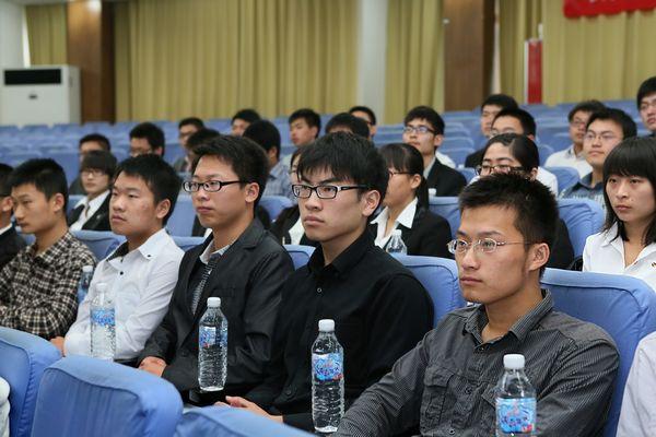 共同见证签约授牌仪式