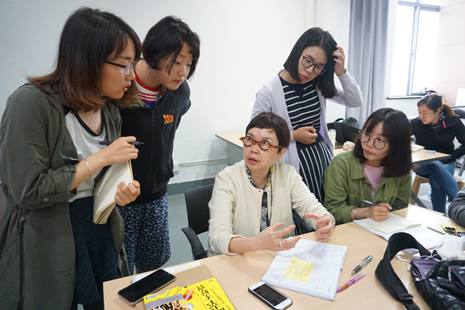 图一 林茵茵老师指导工作坊授课