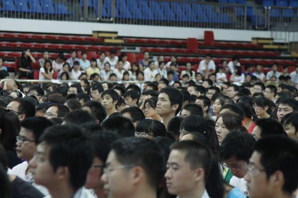 笃学尚志 我们将担当社会重任 止于至善 我们定再创明天辉煌