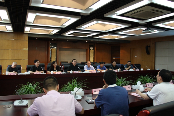 顾正彪副校长出席座谈会