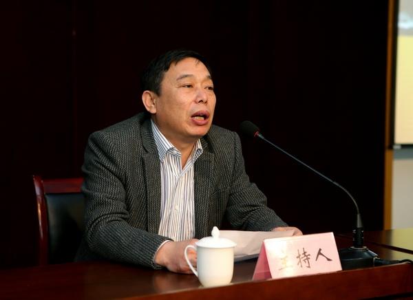 社会科学处处长刘焕明主持讲座